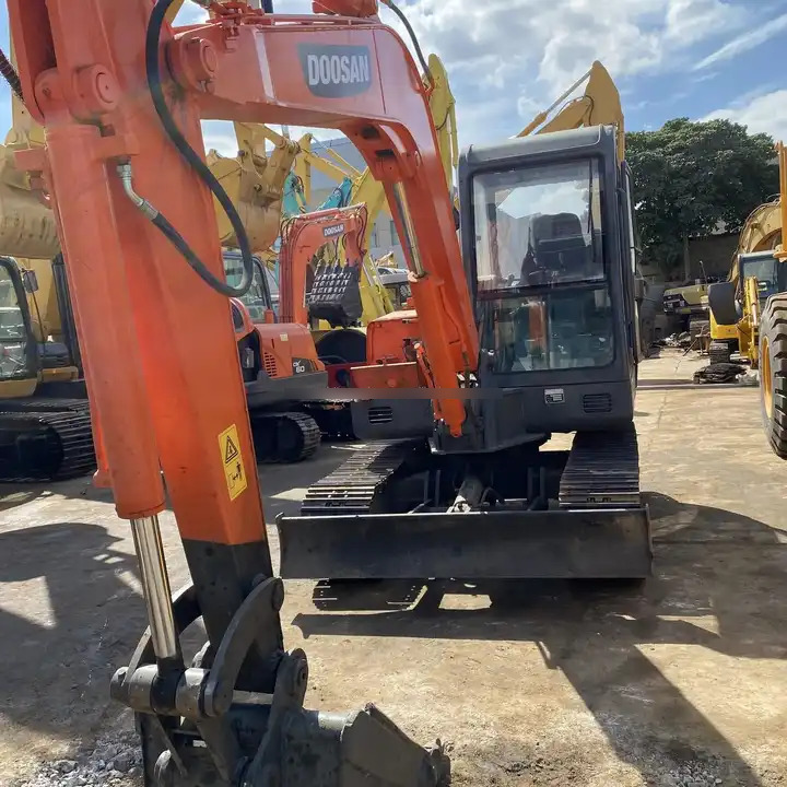 Doosan DH55-V Used Excavator Crawler Excavator Second Hand Japan Engine DH55-V Doosan Excavator in stock for sale - Mini bager: slika 1 Doosan DH55-V Used Excavator Crawler Excavator Second Hand Japan Engine DH55-V Doosan Excavator in stock for sale - Mini bager: slika 1