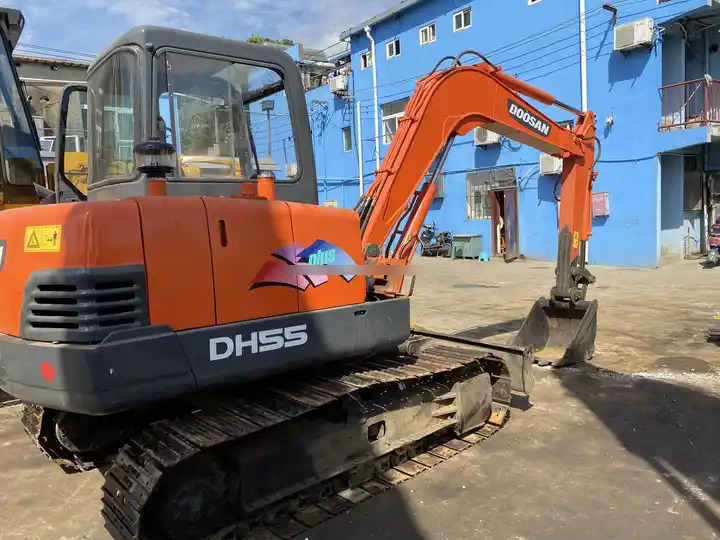Doosan DH55-V Used Excavator Crawler Excavator Second Hand Japan Engine DH55-V Doosan Excavator in stock for sale - Mini bager: slika 5 Doosan DH55-V Used Excavator Crawler Excavator Second Hand Japan Engine DH55-V Doosan Excavator in stock for sale - Mini bager: slika 5