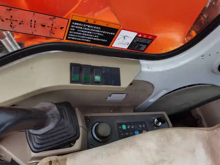 Excellent ConditionUsed Excavator Doosan Dh220 ,Nice Performance 22ton Used Excavator Dh220-7 At Low Price For Sale - Bager guseničar: slika 4 Excellent ConditionUsed Excavator Doosan Dh220 ,Nice Performance 22ton Used Excavator Dh220-7 At Low Price For Sale - Bager guseničar: slika 4