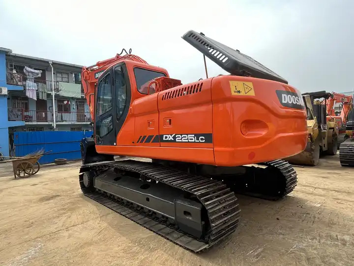 Good Price Tracked Excavator Doosan Dx225 Dx150 Korea Construction Machinery In Shanghai - Bager guseničar: slika 3 Good Price Tracked Excavator Doosan Dx225 Dx150 Korea Construction Machinery In Shanghai - Bager guseničar: slika 3