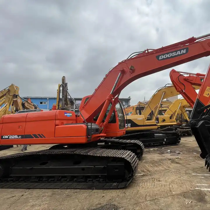 Good Price Tracked Excavator Doosan Dx225 Dx150 Korea Construction Machinery In Shanghai - Bager guseničar: slika 2 Good Price Tracked Excavator Doosan Dx225 Dx150 Korea Construction Machinery In Shanghai - Bager guseničar: slika 2