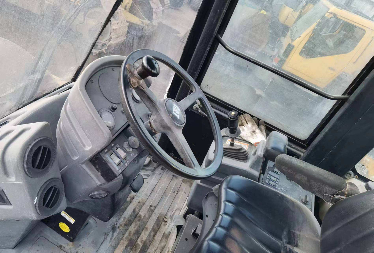 Good Quality Road Roller Caterpillar Cs683e Used Original Japan Road Roller Cat Cs683e Caterpillar Compactor Rollers - Valjak za puteve: slika 2 Good Quality Road Roller Caterpillar Cs683e Used Original Japan Road Roller Cat Cs683e Caterpillar Compactor Rollers - Valjak za puteve: slika 2