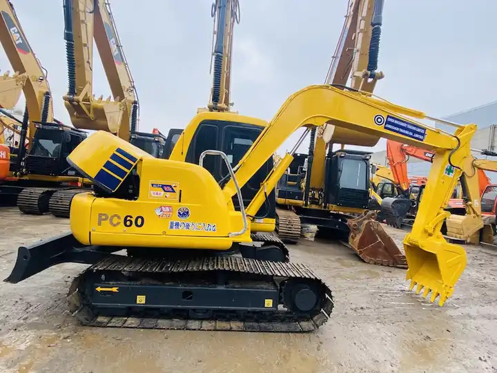 Hot sale Used Crawler Excavator good working used machinery japanese komatsu mini Excavator pc60-7 Used Japanese Brand PC60-7 - Bager guseničar: slika 4 Hot sale Used Crawler Excavator good working used machinery japanese komatsu mini Excavator pc60-7 Used Japanese Brand PC60-7 - Bager guseničar: slika 4