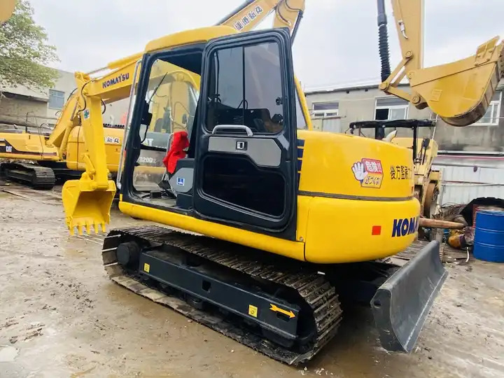 Hot sale Used Crawler Excavator good working used machinery japanese komatsu mini Excavator pc60-7 Used Japanese Brand PC60-7 - Bager guseničar: slika 2 Hot sale Used Crawler Excavator good working used machinery japanese komatsu mini Excavator pc60-7 Used Japanese Brand PC60-7 - Bager guseničar: slika 2
