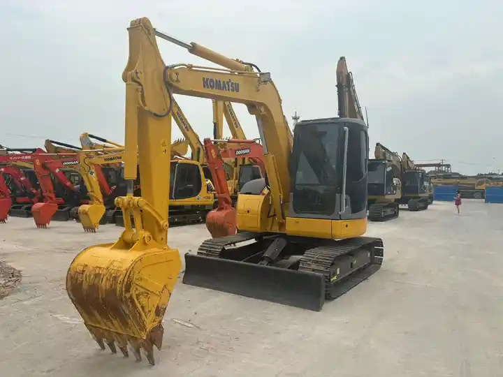 Japan Surplus Backhoe Excavator Komatsu Pc78us Pc60 Tracked Excavator With Blade Dozer For The Philippines In Shanghai - Bager guseničar: slika 3 Japan Surplus Backhoe Excavator Komatsu Pc78us Pc60 Tracked Excavator With Blade Dozer For The Philippines In Shanghai - Bager guseničar: slika 3