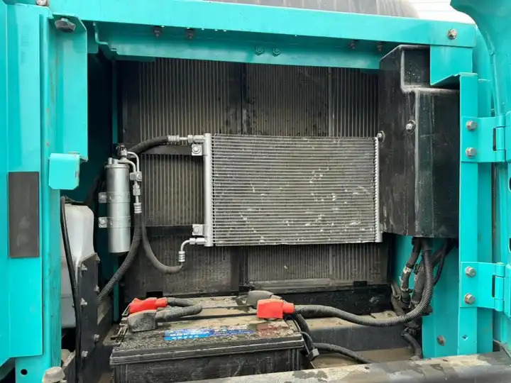 Large Second-Hand Excavators Kobelco Sk200 SK210 20ton with EPA and CE on Sale in Japan - Bager: slika 2 Large Second-Hand Excavators Kobelco Sk200 SK210 20ton with EPA and CE on Sale in Japan - Bager: slika 2