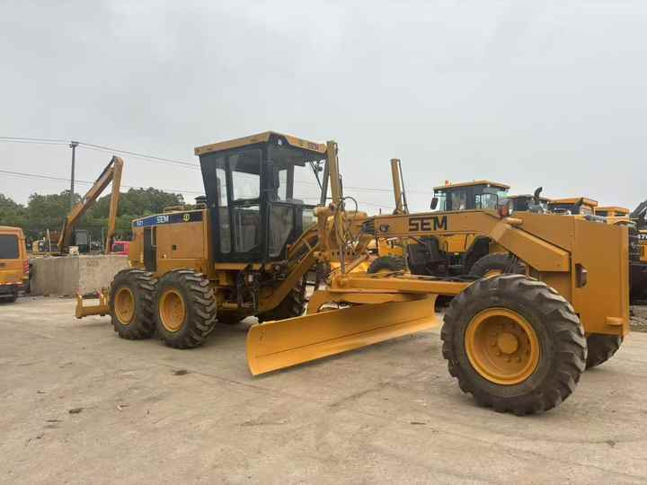 Second Hand SEM921 Motor Grader / Second Hand Motor Grader Sem 921 922 919 SEM Motor Grader for Sale - Grejder: slika 2 Second Hand SEM921 Motor Grader / Second Hand Motor Grader Sem 921 922 919 SEM Motor Grader for Sale - Grejder: slika 2