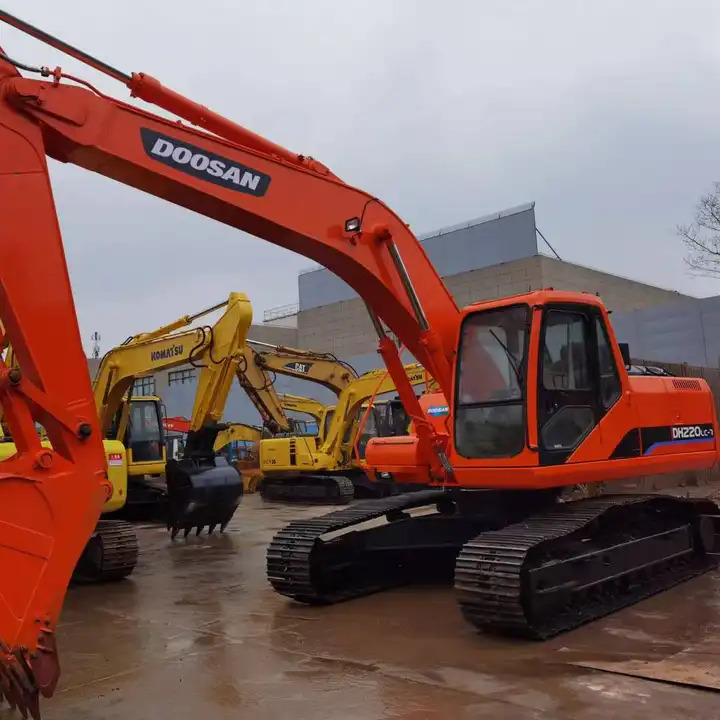 Used Doosan DH220-7 excavator on sale with manual engine made in Korea - Bager guseničar: slika 2 Used Doosan DH220-7 excavator on sale with manual engine made in Korea - Bager guseničar: slika 2