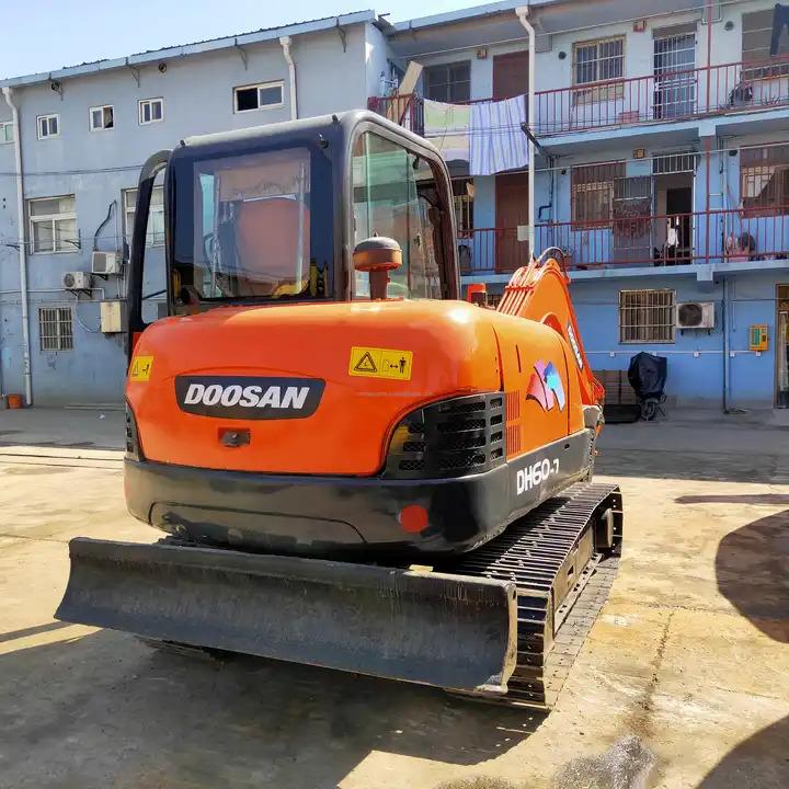 Used Doosan Machinery for Sale Mini excavator DH55-V DH60-7 for sale Fast Delivery Competitive Price Digger Hydraulic Excavator - Bager guseničar: slika 4 Used Doosan Machinery for Sale Mini excavator DH55-V DH60-7 for sale Fast Delivery Competitive Price Digger Hydraulic Excavator - Bager guseničar: slika 4