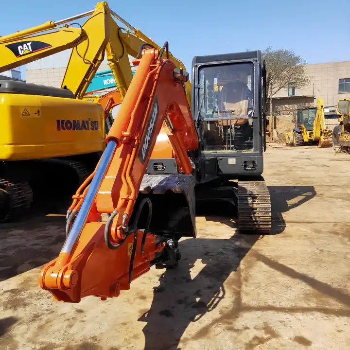 Used Doosan Machinery for Sale Mini excavator DH55-V DH60-7 for sale Fast Delivery Competitive Price Digger Hydraulic Excavator - Bager guseničar: slika 2 Used Doosan Machinery for Sale Mini excavator DH55-V DH60-7 for sale Fast Delivery Competitive Price Digger Hydraulic Excavator - Bager guseničar: slika 2