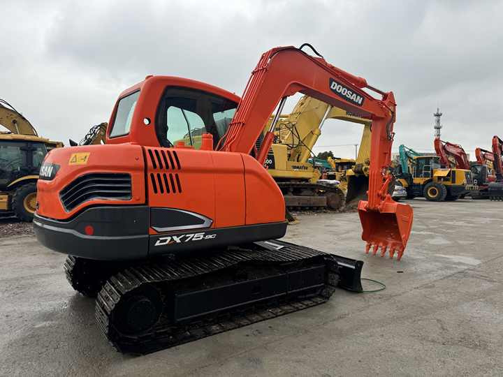 Used Excavator Doosan DX75-9C Second-hand Excavator Digger DX75-9C Compact Shovel Crawler Doosan 75 Excavator Doosan Dx75-9C - Bager guseničar: slika 4 Used Excavator Doosan DX75-9C Second-hand Excavator Digger DX75-9C Compact Shovel Crawler Doosan 75 Excavator Doosan Dx75-9C - Bager guseničar: slika 4