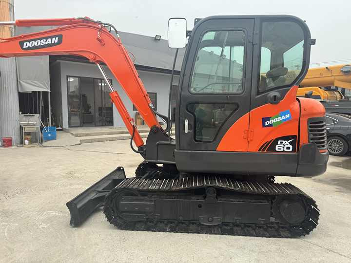 Used Excavator Doosan Dx60 Excavators Earth-moving Machinery Doosan Dx60 Dx80 Dx75 Dx225 Dh55 Dx60-9c for Sale - Bager guseničar: slika 3 Used Excavator Doosan Dx60 Excavators Earth-moving Machinery Doosan Dx60 Dx80 Dx75 Dx225 Dh55 Dx60-9c for Sale - Bager guseničar: slika 3