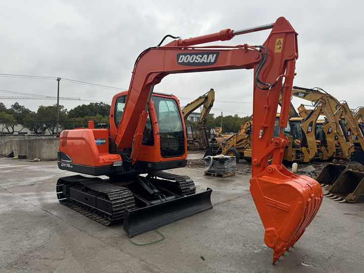 Used Excavator Doosan Dx75-9c Dx80 Dx60 Excavators Machinery Doosan Dx75-9c Dx80 Dx60 Dx225 Good Condition Low Price - Bager guseničar: slika 2 Used Excavator Doosan Dx75-9c Dx80 Dx60 Excavators Machinery Doosan Dx75-9c Dx80 Dx60 Dx225 Good Condition Low Price - Bager guseničar: slika 2