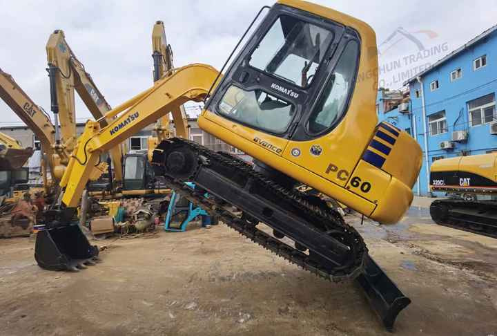 Used komatsu Pc60-7 Crawler Excavator 6 Ton Excavator In Shanghai China For Sale PC 60 60-7 PC60 PC78 excavator - Bager guseničar: slika 4 Used komatsu Pc60-7 Crawler Excavator 6 Ton Excavator In Shanghai China For Sale PC 60 60-7 PC60 PC78 excavator - Bager guseničar: slika 4