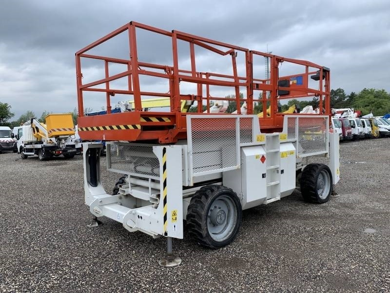 Genie GS3390 - 12,06 m - 4x4 - diesel - Lift u obliku makaza: slika 2 Genie GS3390 - 12,06 m - 4x4 - diesel - Lift u obliku makaza: slika 2