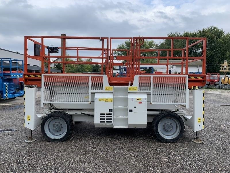 Genie GS3390 - 12,06 m - 4x4 - diesel - Lift u obliku makaza: slika 4 Genie GS3390 - 12,06 m - 4x4 - diesel - Lift u obliku makaza: slika 4