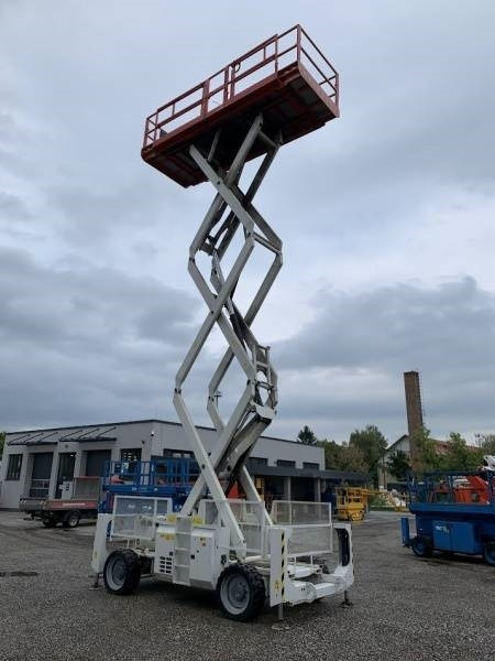 Lizing Genie GS3390 - 12,06 m - 4x4 - diesel  Genie GS3390 - 12,06 m - 4x4 - diesel: slika 10 Lizing Genie GS3390 - 12,06 m - 4x4 - diesel  Genie GS3390 - 12,06 m - 4x4 - diesel: slika 10