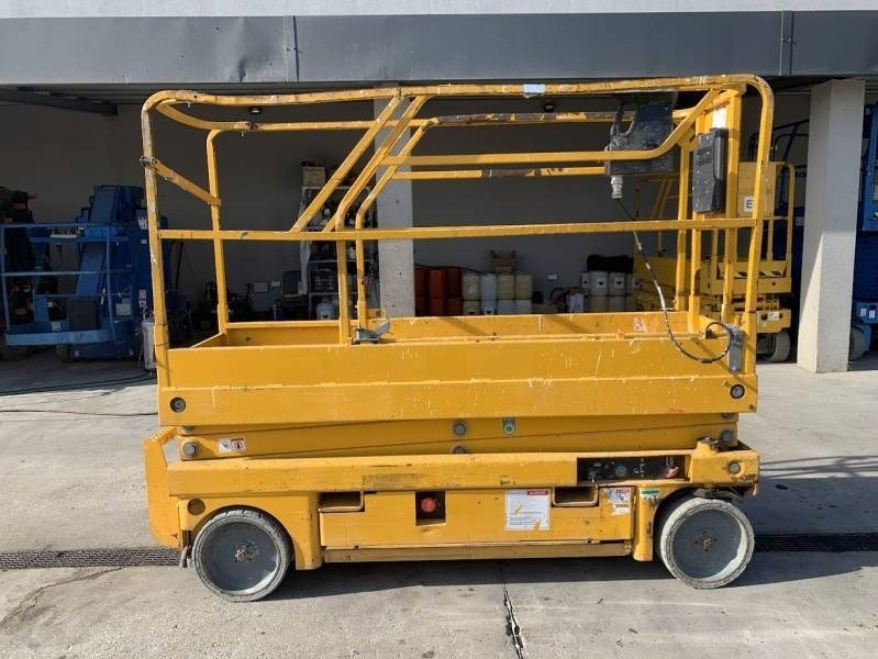 Haulotte Compact 8 - 8m, electric - Lift u obliku makaza: slika 4 Haulotte Compact 8 - 8m, electric - Lift u obliku makaza: slika 4