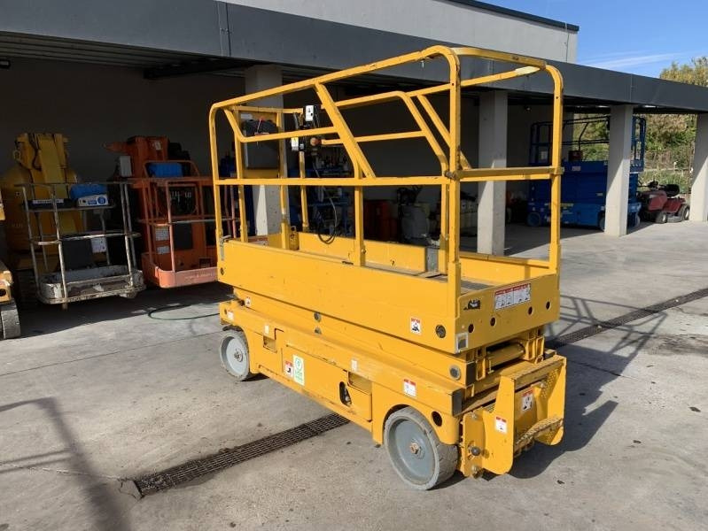 Haulotte Compact 8 - 8m, electric - Lift u obliku makaza: slika 1 Haulotte Compact 8 - 8m, electric - Lift u obliku makaza: slika 1