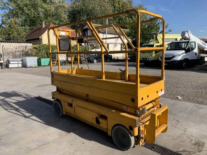 Haulotte Compact 8 - 8m, electric - Lift u obliku makaza: slika 1 Haulotte Compact 8 - 8m, electric - Lift u obliku makaza: slika 1