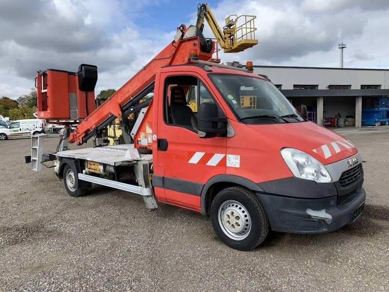 Iveco Daily Isoli PT165 - 16,5 m - Vazdušna platforma montirana na kamion: slika 1 Iveco Daily Isoli PT165 - 16,5 m - Vazdušna platforma montirana na kamion: slika 1