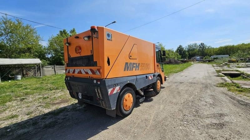 Mfh 5500 sweeper - with air conditionier - Autočistilica: slika 3 Mfh 5500 sweeper - with air conditionier - Autočistilica: slika 3