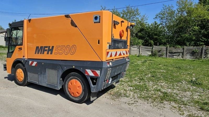 Mfh 5500 sweeper - with air conditionier - Autočistilica: slika 4 Mfh 5500 sweeper - with air conditionier - Autočistilica: slika 4