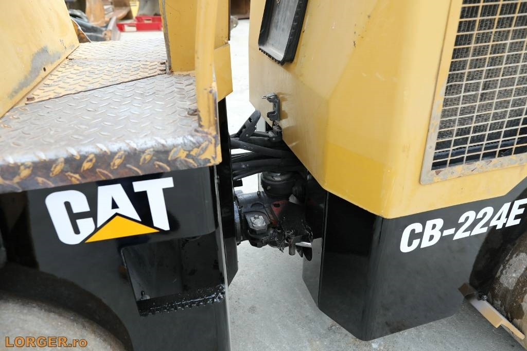 Valjak za puteve CAT CB 224 E: slika 12