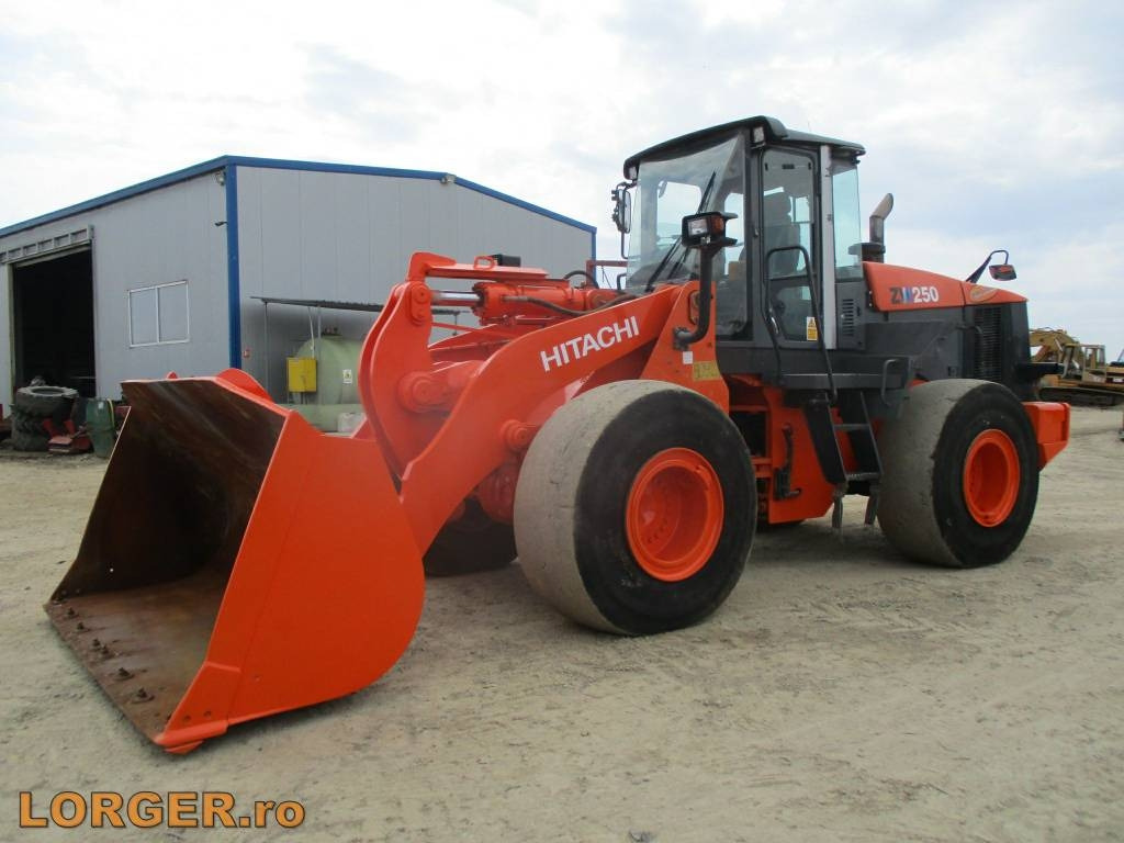 Hitachi ZW 250 - Utovarivač točkaš: slika 1 Hitachi ZW 250 - Utovarivač točkaš: slika 1