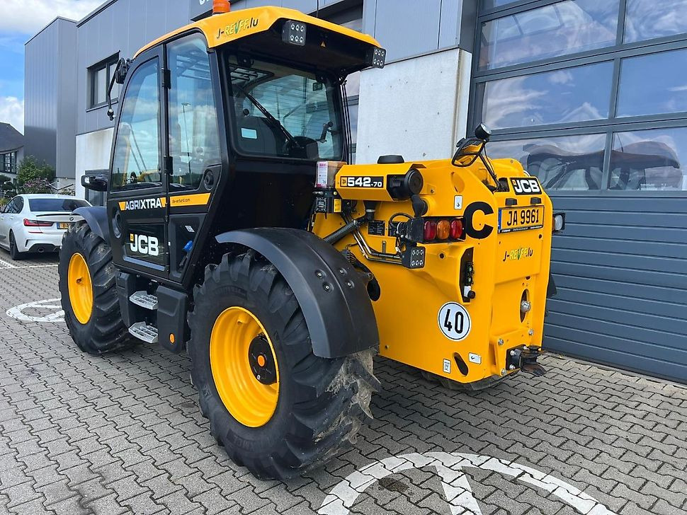 J.Reiff Sarl
Herr Stefan Neukirch - 77 Z.I in den - Teleskopski upravljač: slika 4 J.Reiff Sarl
Herr Stefan Neukirch - 77 Z.I in den - Teleskopski upravljač: slika 4