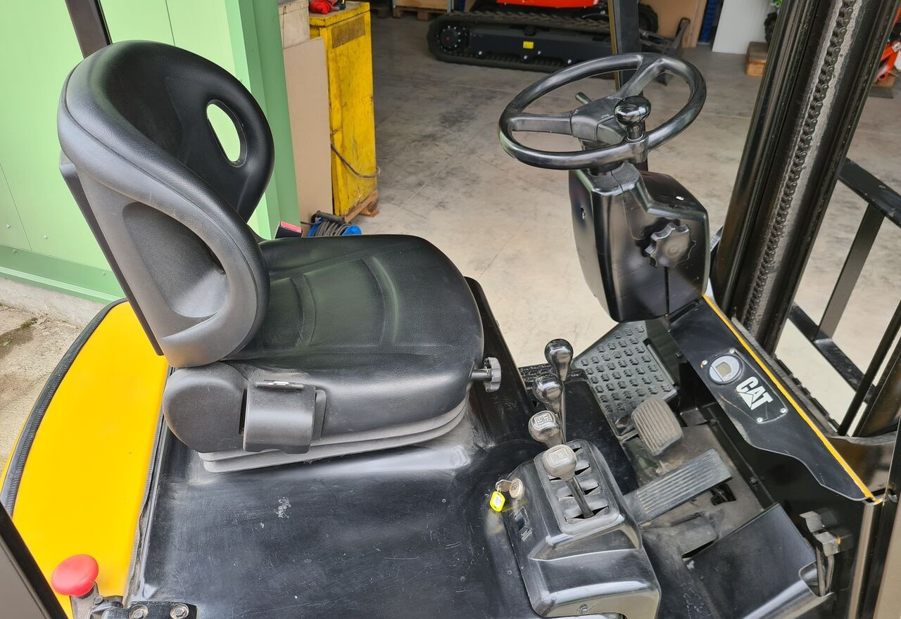 Caterpillar 15 - Viljuškar: slika 4 Caterpillar 15 - Viljuškar: slika 4