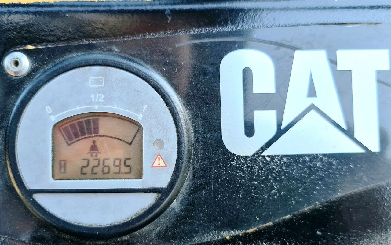 Caterpillar 15 - Viljuškar: slika 3 Caterpillar 15 - Viljuškar: slika 3