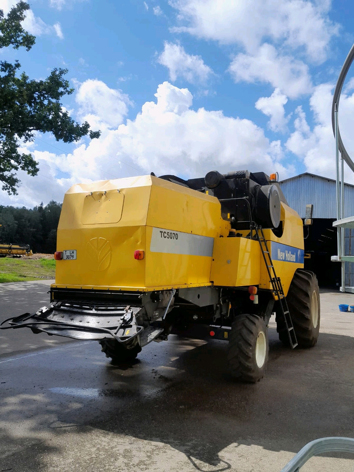New Holland TC5070 - Kombinovani kombajn: slika 4 New Holland TC5070 - Kombinovani kombajn: slika 4