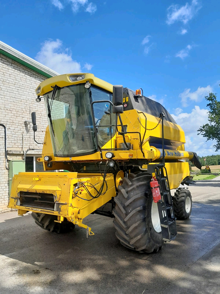 New Holland TC5070 - Kombinovani kombajn: slika 2 New Holland TC5070 - Kombinovani kombajn: slika 2