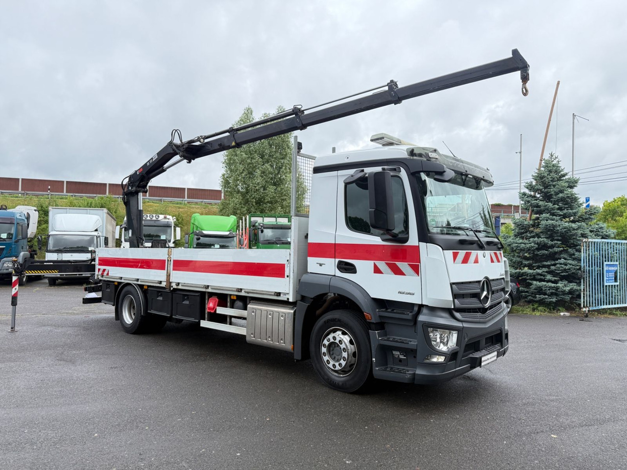 Mercedes-Benz Antos 1836 Kran Xiab - Kamion sa tovarnim sandukom, Kamion sa dizalicom: slika 1 Mercedes-Benz Antos 1836 Kran Xiab - Kamion sa tovarnim sandukom, Kamion sa dizalicom: slika 1