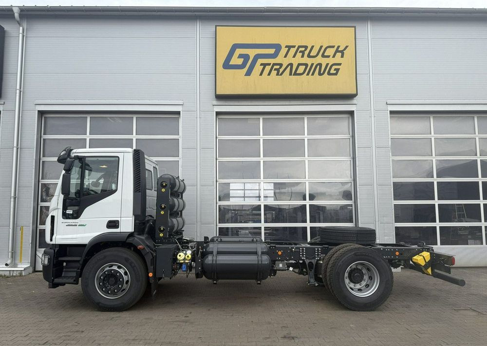 Iveco EuroCargo CNG - Kamion sa golom šasijom i zatvorenom kabinom: slika 2 Iveco EuroCargo CNG - Kamion sa golom šasijom i zatvorenom kabinom: slika 2