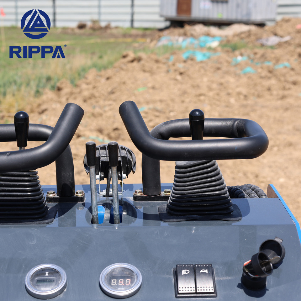 Novu Mini utovarivač Rippa RS03 skid steer loader B&S engine EPA  Germany Stock: slika 16