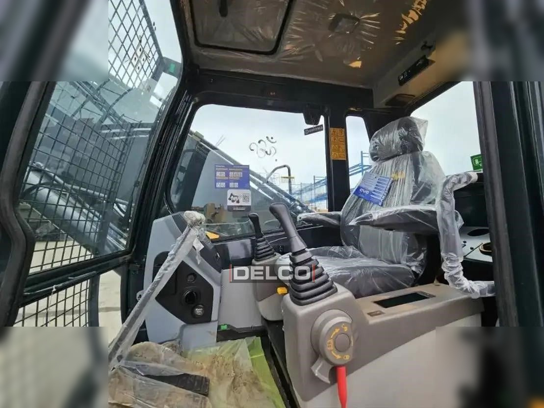 Novu Bager guseničar HYUNDAI ROBEX 215L SMART: slika 12
