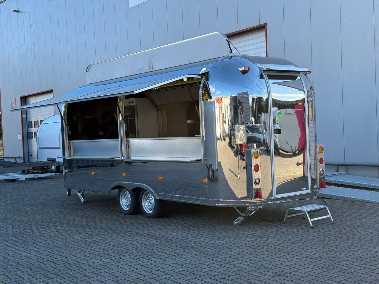 Esselmann Delistar Foodtruck 6000 ähn. Airstream - Prikolica za hrane: slika 3 Esselmann Delistar Foodtruck 6000 ähn. Airstream - Prikolica za hrane: slika 3