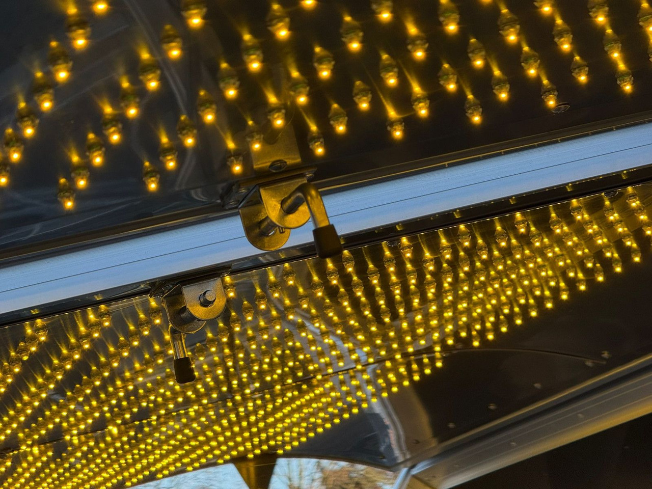 Esselmann Delistar Foodtruck 6000 ähn. Airstream - Prikolica za hrane: slika 5 Esselmann Delistar Foodtruck 6000 ähn. Airstream - Prikolica za hrane: slika 5