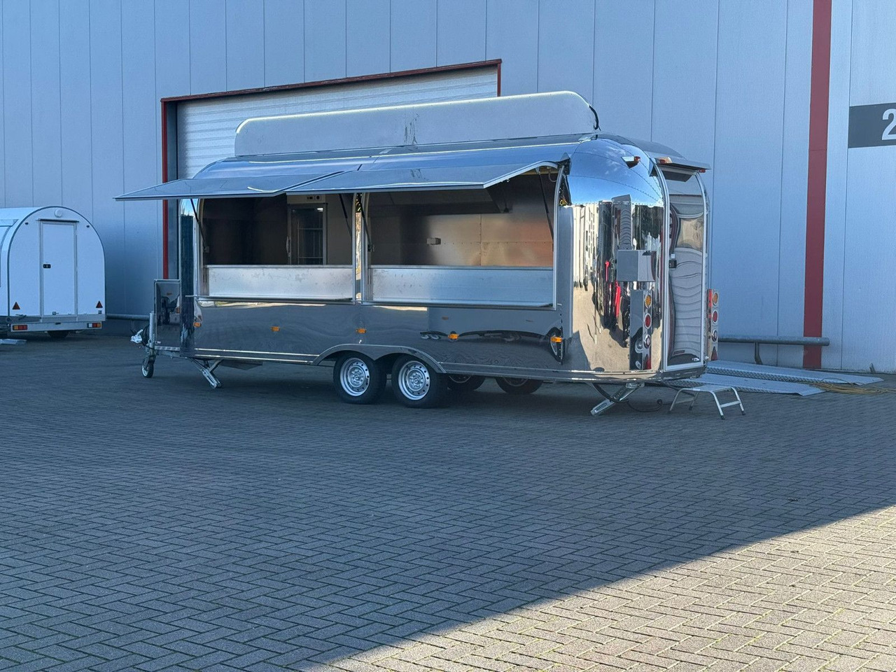 Esselmann Delistar Foodtruck 6000 ähn. Airstream - Prikolica za hrane: slika 1 Esselmann Delistar Foodtruck 6000 ähn. Airstream - Prikolica za hrane: slika 1