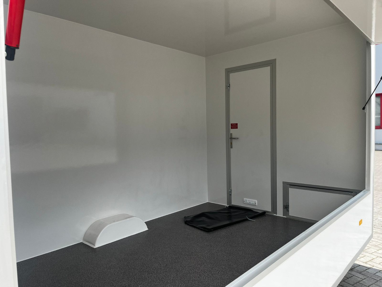 Esselmann Sandwichanhänger Verkaufsanhänger leer - Prikolica za hrane: slika 4 Esselmann Sandwichanhänger Verkaufsanhänger leer - Prikolica za hrane: slika 4