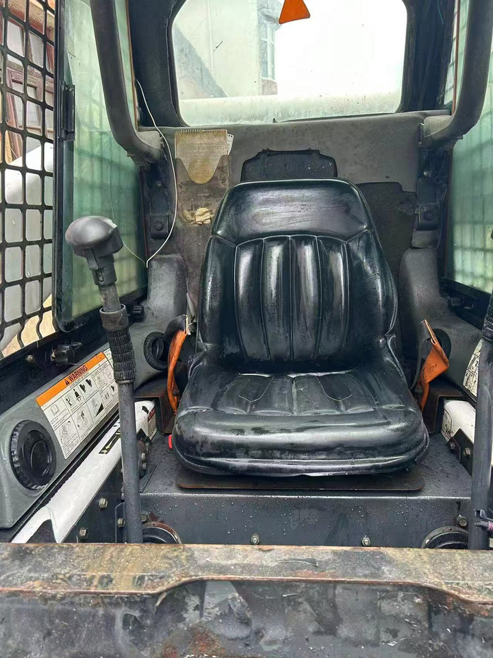 Bobcat S300 - Mini utovarivač: slika 2 Bobcat S300 - Mini utovarivač: slika 2