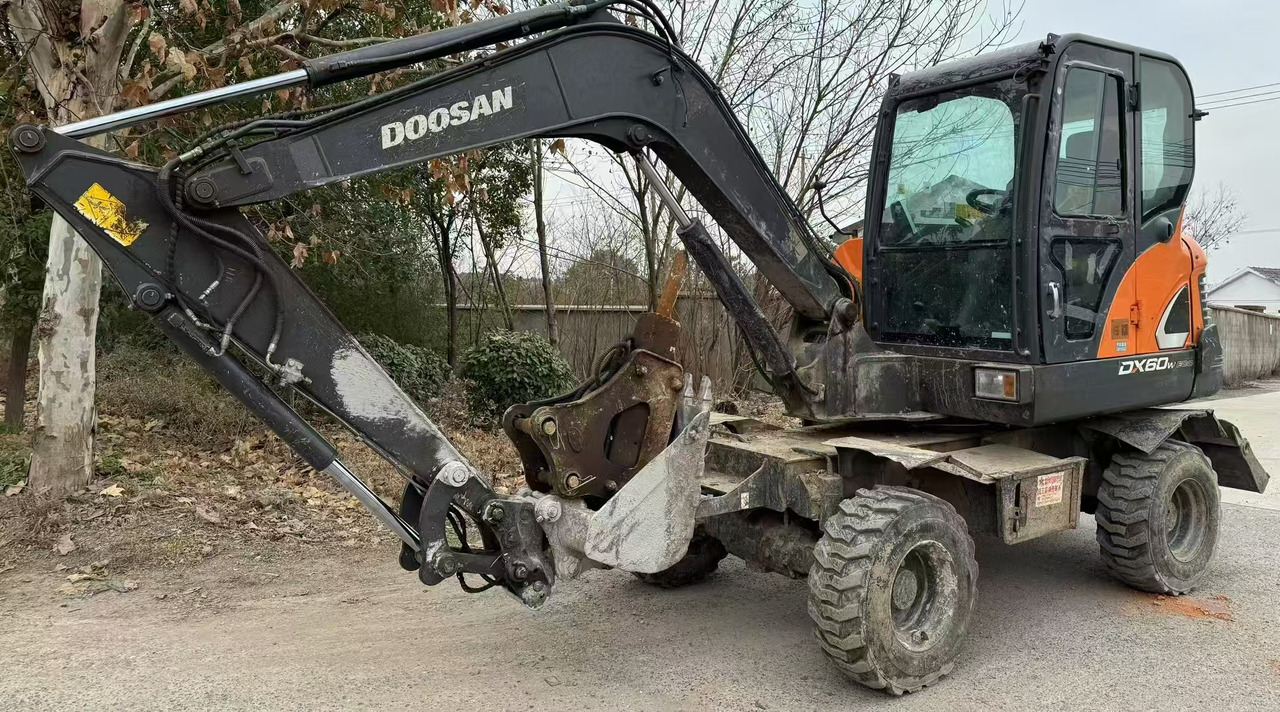 Doosan DX60 - Bager točkaš: slika 1 Doosan DX60 - Bager točkaš: slika 1