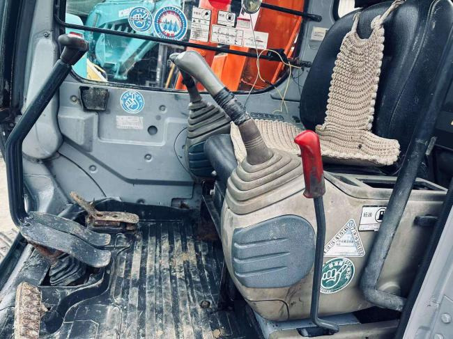 Hitachi EX60 - Bager guseničar: slika 2 Hitachi EX60 - Bager guseničar: slika 2