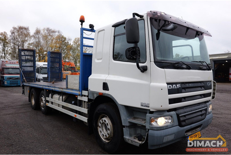 DAF FAG CF 75 Oprijwagen met hydraulische kleppen 6x2*4 - airco - 16.150 KG - Kamion sa golom šasijom i zatvorenom kabinom: slika 4 DAF FAG CF 75 Oprijwagen met hydraulische kleppen 6x2*4 - airco - 16.150 KG - Kamion sa golom šasijom i zatvorenom kabinom: slika 4