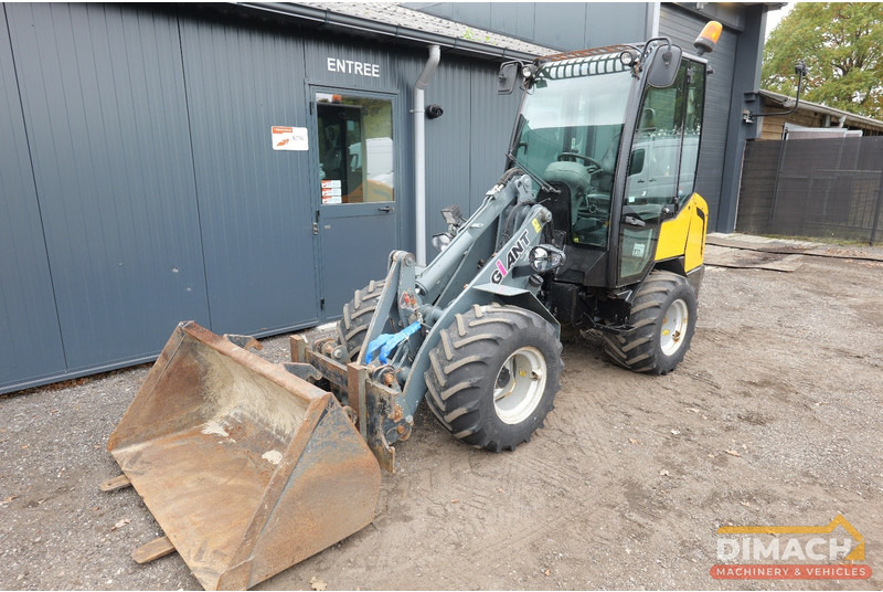 Giant V452T X-TRA GiANT V452T X-TRA hydr. snelwissel bak en palletvorken - Utovarivač: slika 2 Giant V452T X-TRA GiANT V452T X-TRA hydr. snelwissel bak en palletvorken - Utovarivač: slika 2