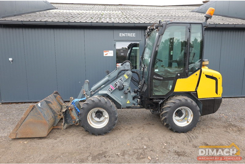 Giant V452T X-TRA GiANT V452T X-TRA hydr. snelwissel bak en palletvorken - Utovarivač: slika 1 Giant V452T X-TRA GiANT V452T X-TRA hydr. snelwissel bak en palletvorken - Utovarivač: slika 1