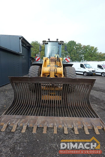 Liebherr L556 Like new!! Airco, quick coupler, skeleton bucket with teeths - Utovarivač: slika 4 Liebherr L556 Like new!! Airco, quick coupler, skeleton bucket with teeths - Utovarivač: slika 4