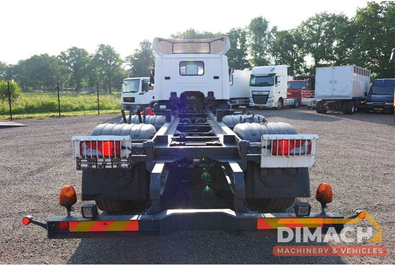 Scania P230 P 230 Euro 5 6x2*4 TOP!! Retarder right hand steer - Kamion sa golom šasijom i zatvorenom kabinom: slika 4 Scania P230 P 230 Euro 5 6x2*4 TOP!! Retarder right hand steer - Kamion sa golom šasijom i zatvorenom kabinom: slika 4